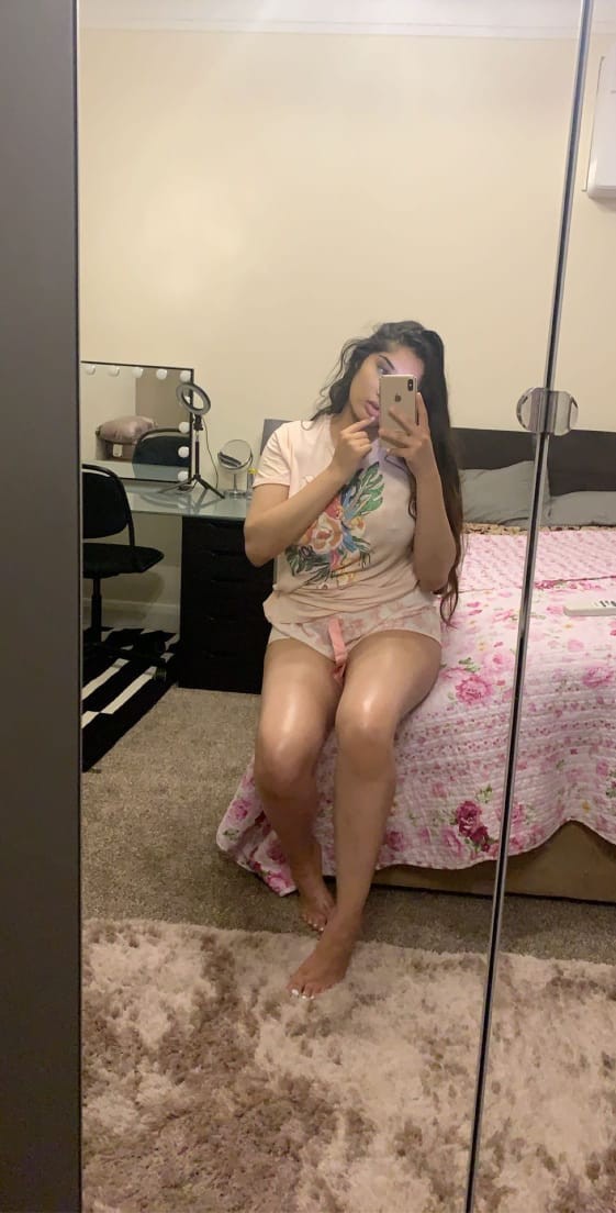 Indian student girl available fast reply for WhatsApp