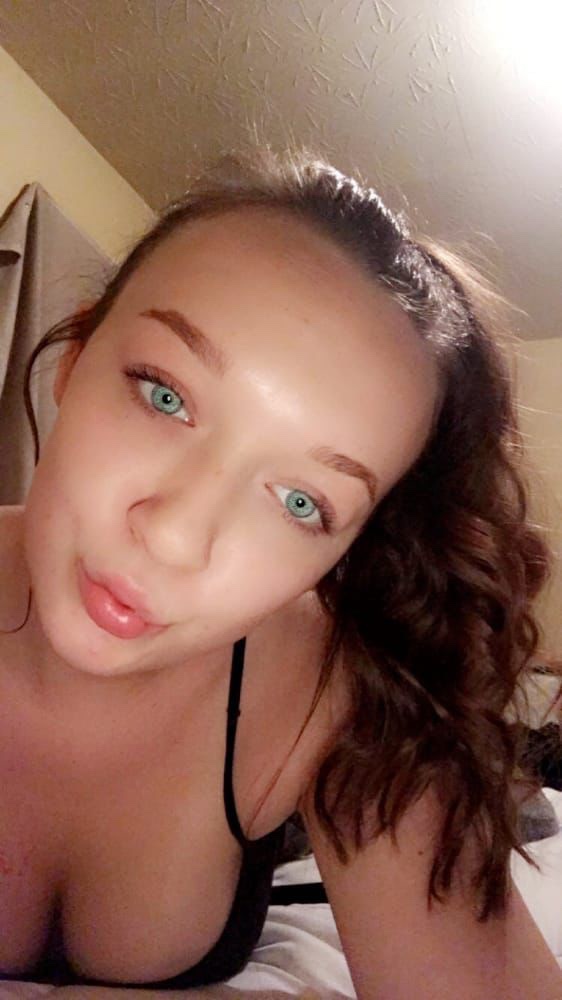 MY WET 💦👅 IS READY TO TAKE IN SOME GOOD HARD COCK THAT WANT SOME JUICES