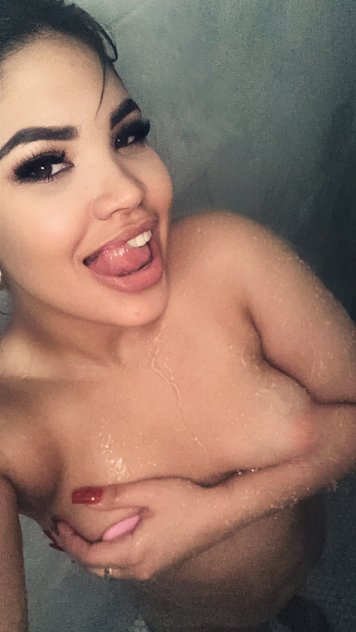 Hermosa chica nueva en la ciudad