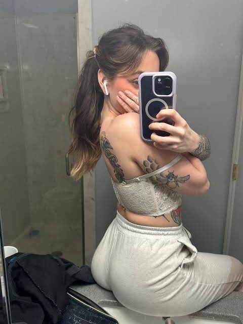 I’m a freaky nasty 🤤🍑 baby girl hookup with me let’s fuck text me on +1 606-214-0049