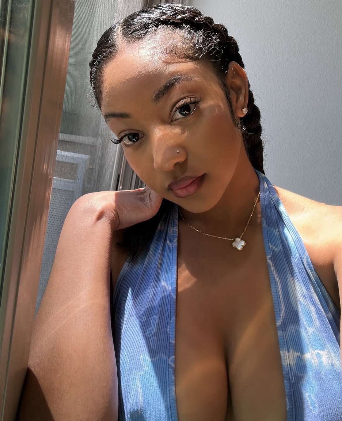 I’m a horny💦🍑 mature girl,i love squirting.