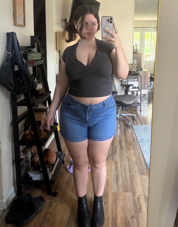 I’m available for incall/ outcall hmu let’s have a great time fun