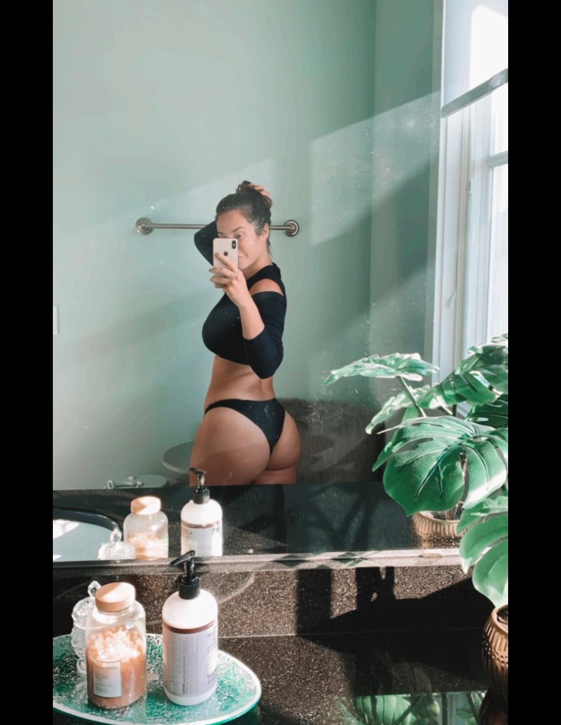 Escort available for hook up