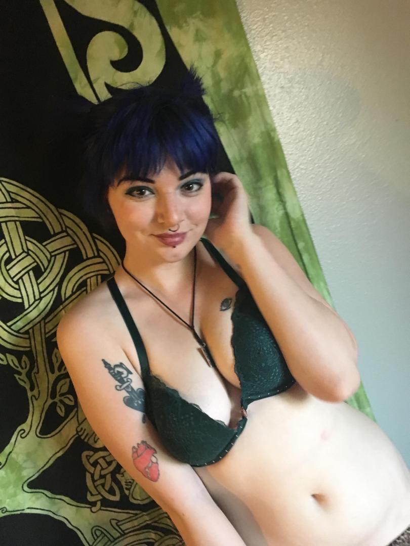 Brown-Eyed Seductress Seeking Discreet Fun