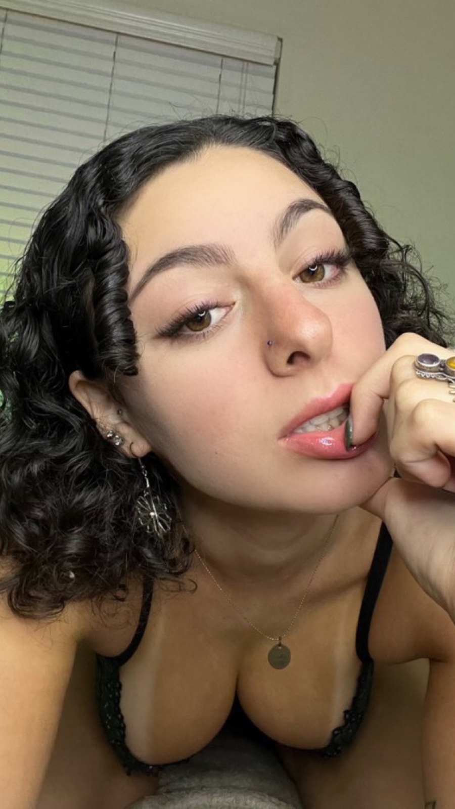 💆🏻‍♀️Freaky cock drainer👅& a baddie that will do anything to attain maximum pleasures whenever🥶