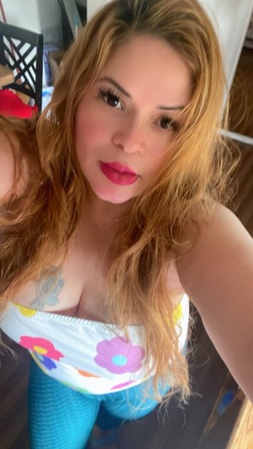 SEXY CURVY LATINA CINDY