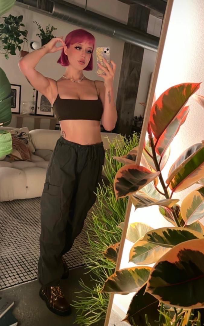 Are you stressed 🥵and need Some hot reliever😝I’m a horny mature girl❤️💯I love squirting 💦