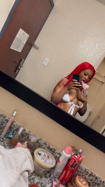 Lola your personal playmate 💋