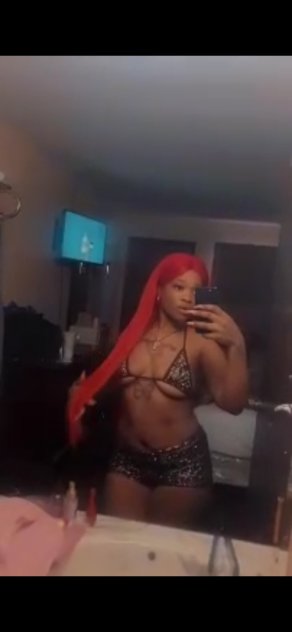 Lola your personal playmate 💋