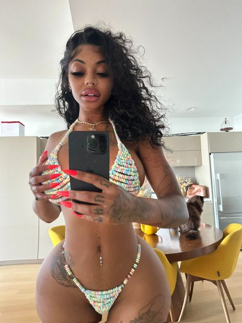 Very Passionate For SWALLOWING LOADS & RECEIVING FACIALS