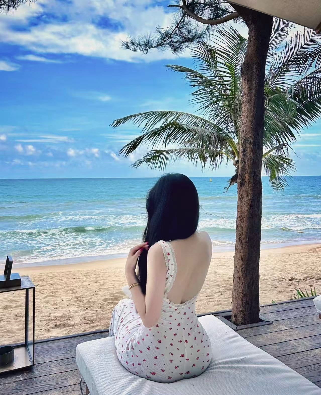 Asian girl. Massage. Most young