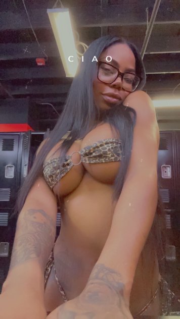 New to Seattle 😘EXOTIC HOttie W/ PORNSTAR BOOBS