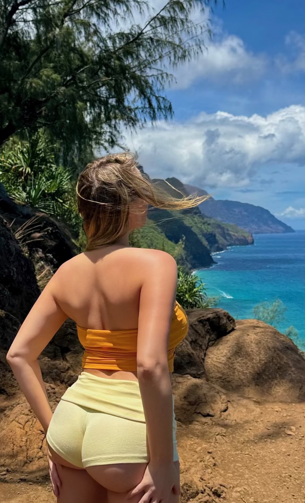 Hello I’m Marie I’m a hot sexy naughty lady, I love to have fun with someone that has great sense of