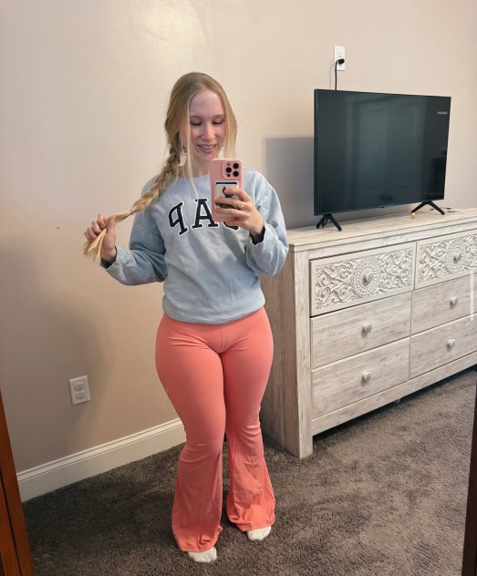 I JUST HAD MOLLY RIGHT NOW AND IM SO HORNY READY TO GET LAID