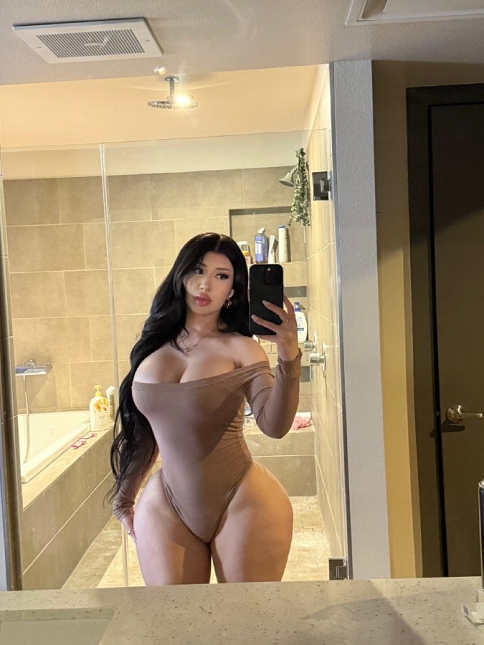 I'M AVAILABLE ALWAYS💘I BET YOU WANNA TASTE ME ,SO BAD