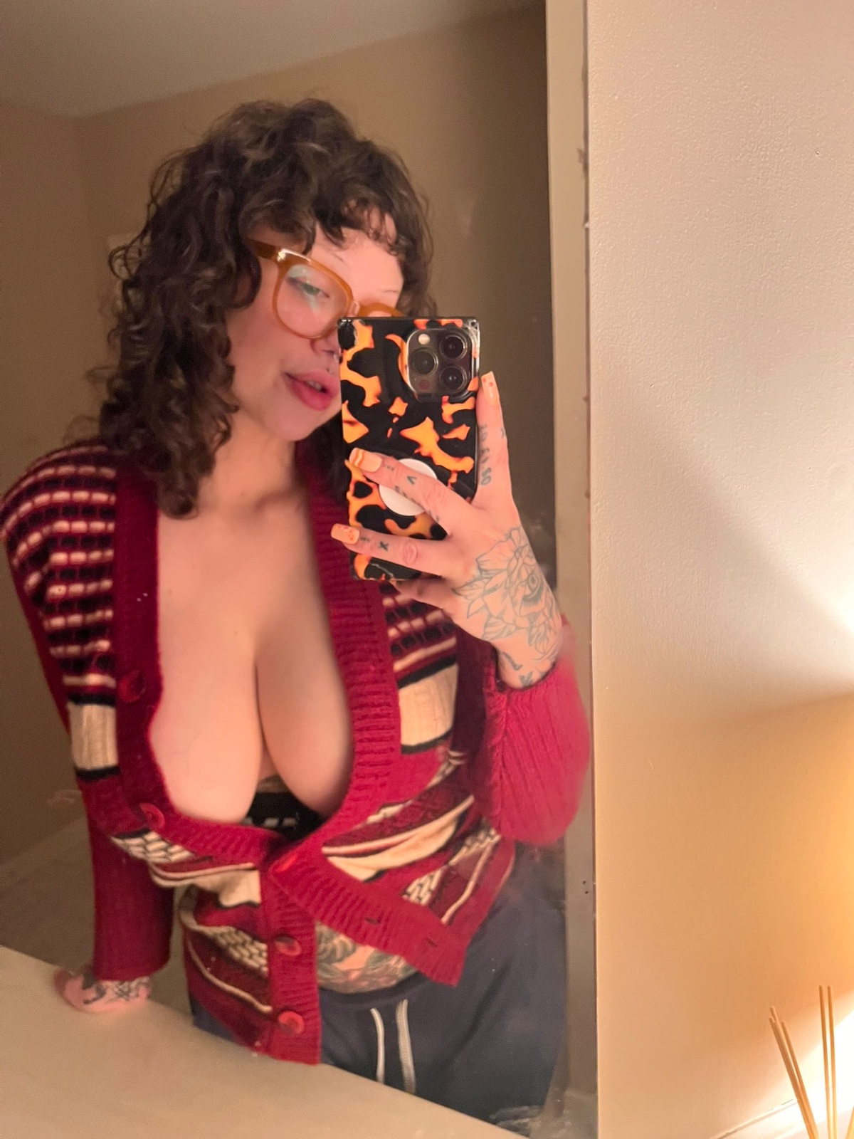 I’m available for 😋😋 hook up ****🍑🍑 oral massage tit job and squirting 💦💦with no limit **** 👅