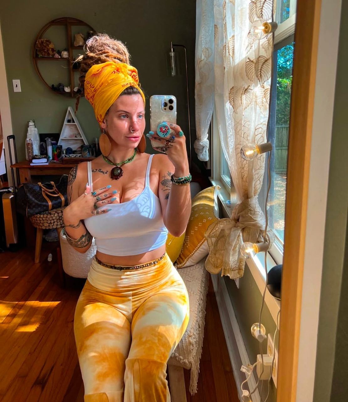 I'm available for all kinds of hookup service both incall and outcall