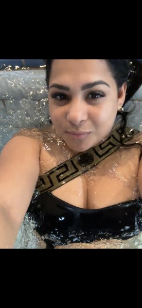 I'm a hot girl who wants company I’m available 23/7