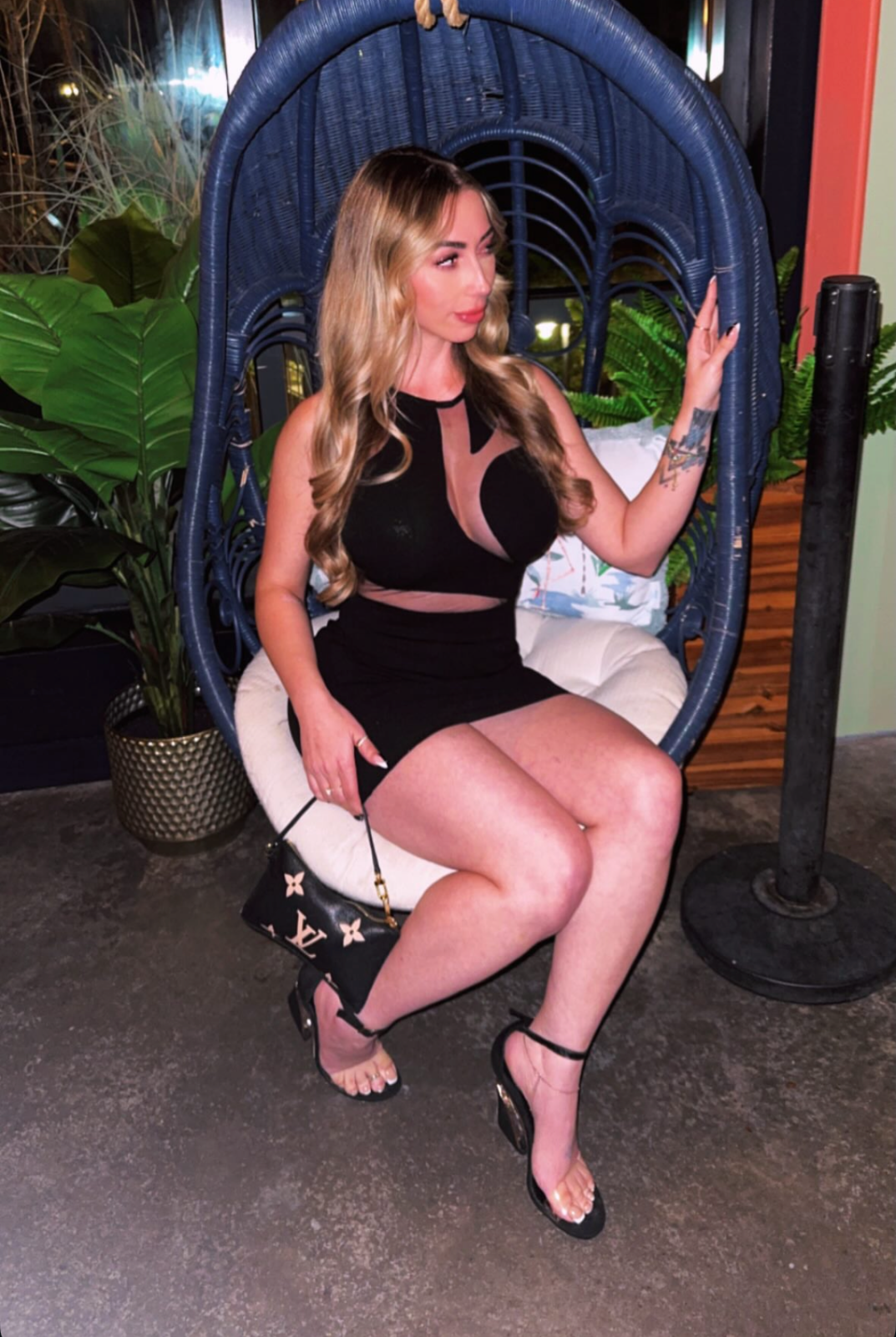 Dinner 🍽 tonight, bills on me...🙂 I don’t take money for sex must be ready to meet