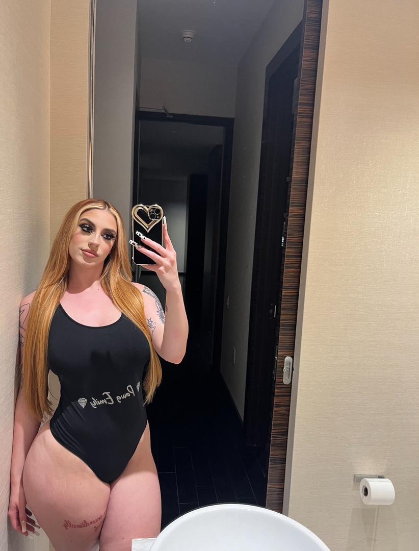 I’m an escort 💦🍆 HMU whenever you need me 💯 I give blow jobs and s*x at cool rates