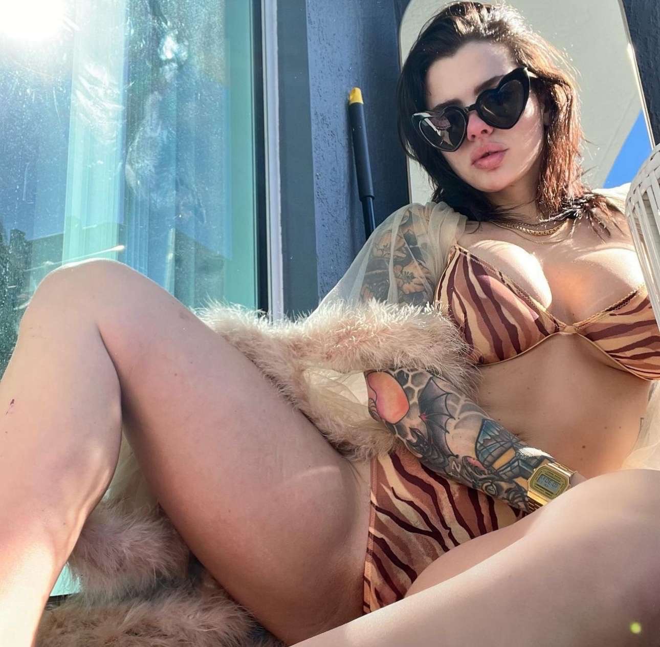 I offer an unforgettable experience for the discerning gentleman who craves sophistication and passi