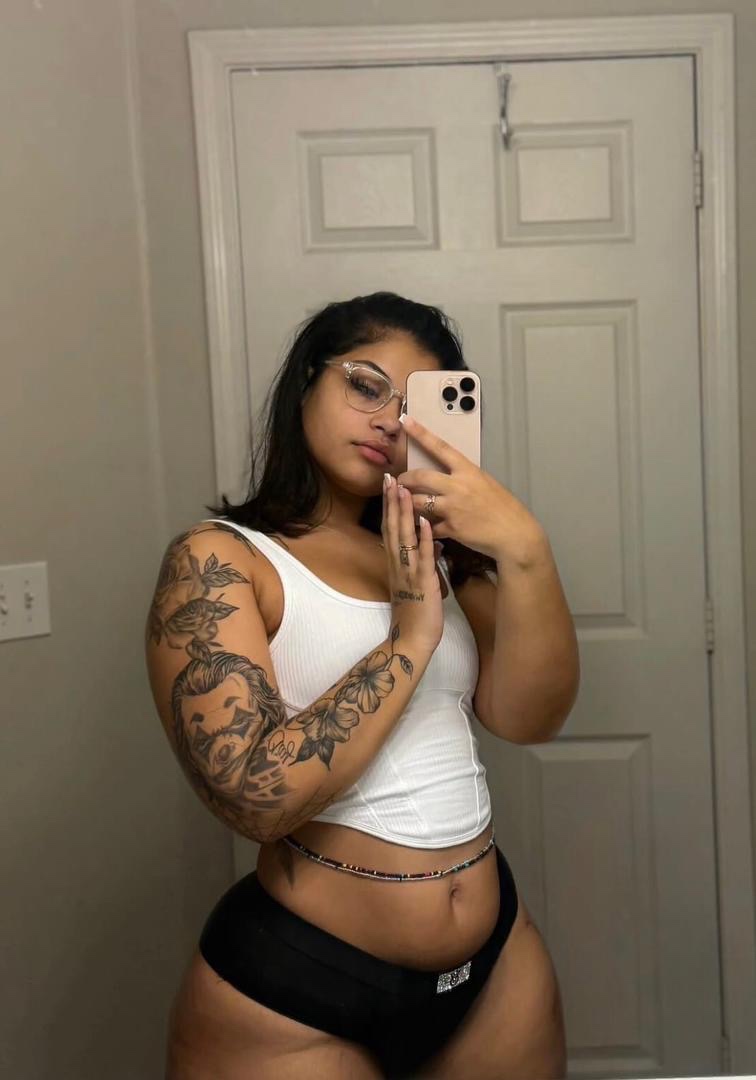 COME HERE PLEASE I’M READY AND AVAILABLE😻😍👅