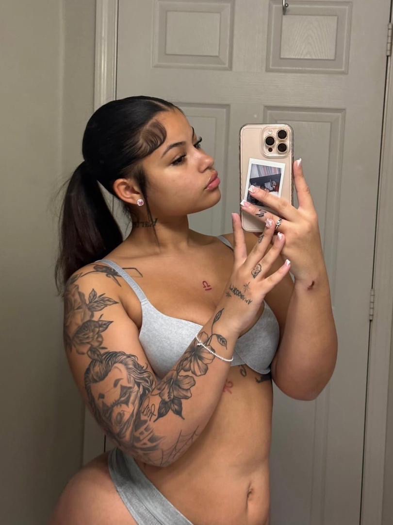 COME HERE PLEASE I’M READY AND AVAILABLE😻😍👅