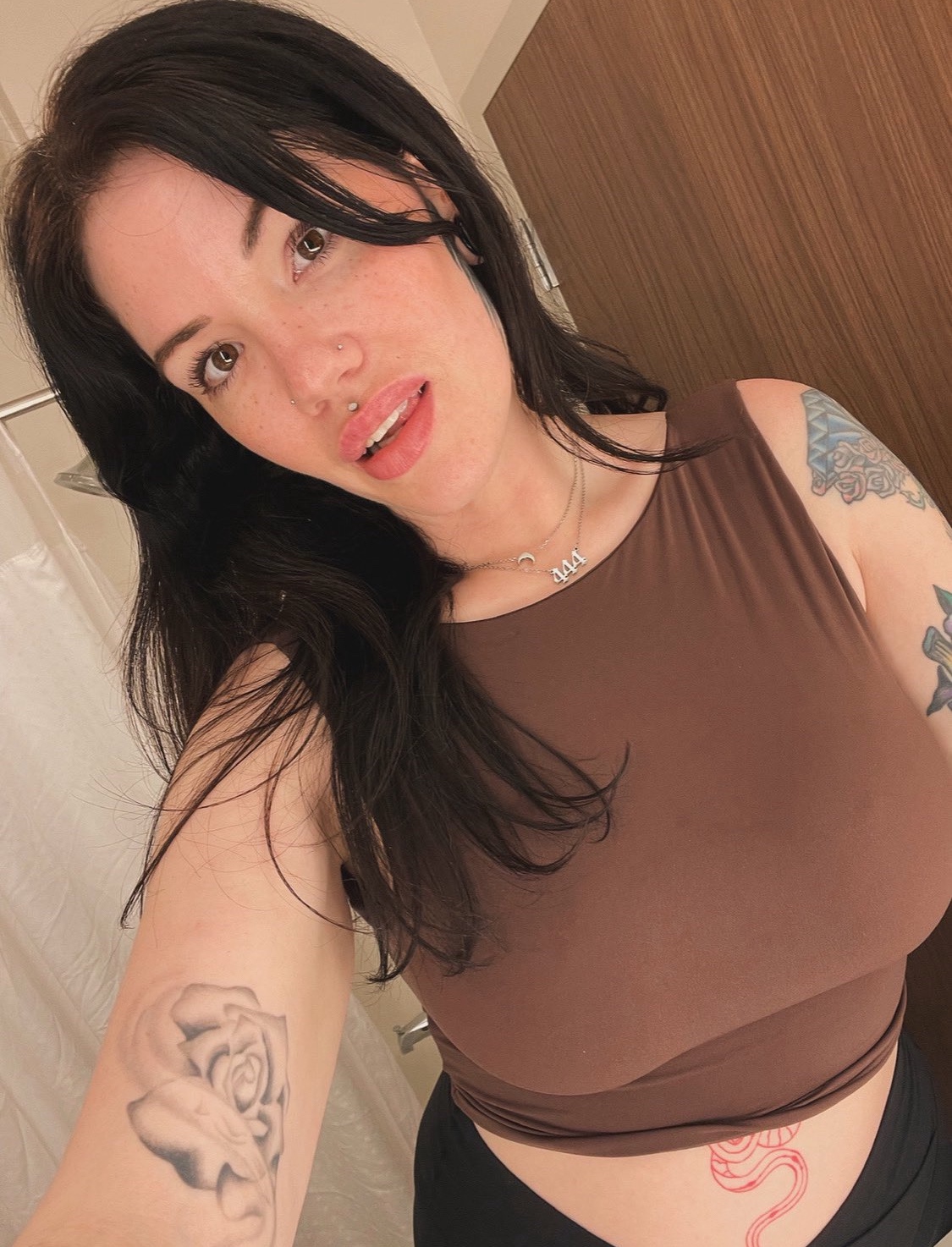 DISCREET HOOKUP / GIRLFRIEND EXPERIENCE FOR MATURE ADULTS/COUPLES