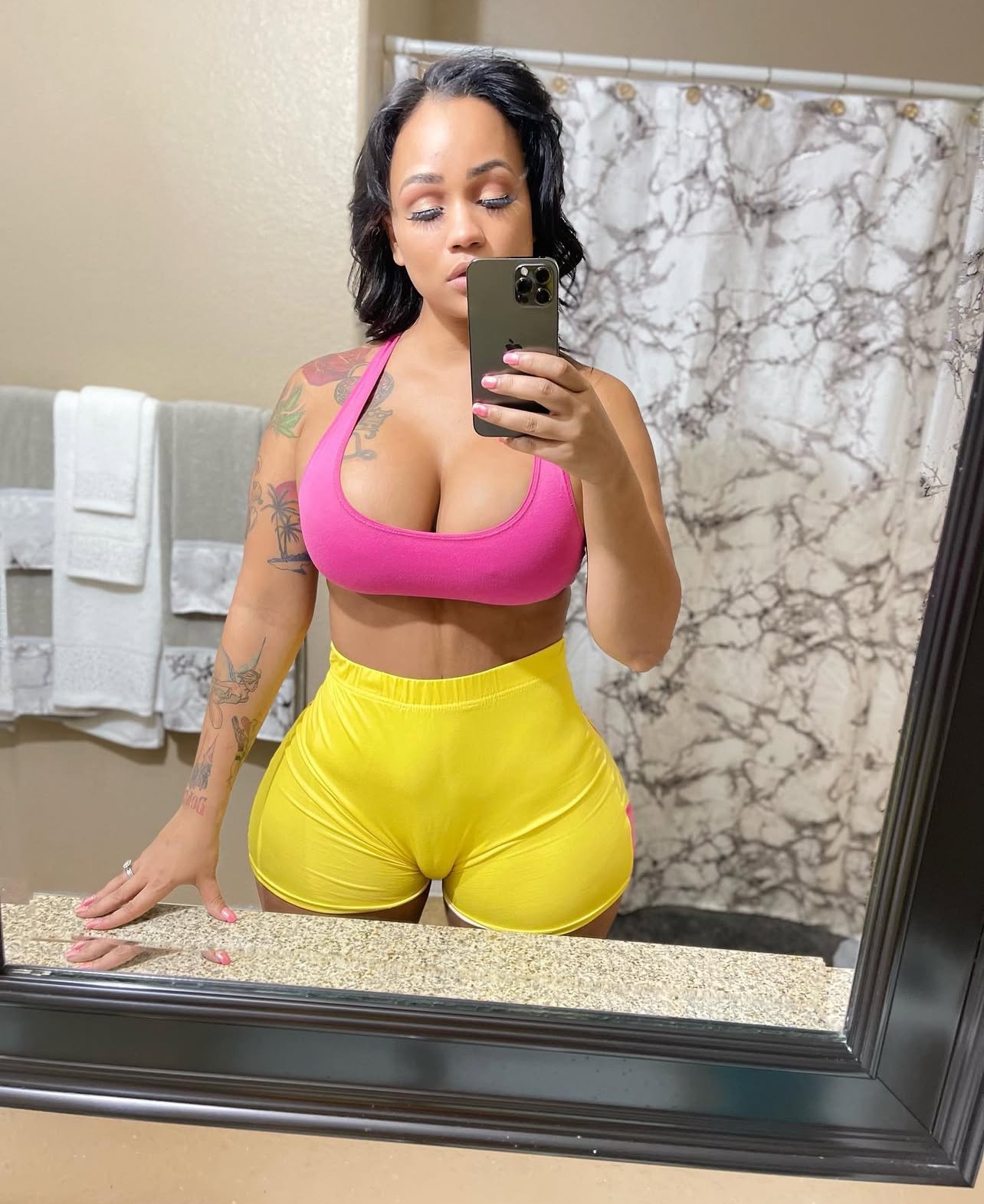 Juicy pussy 🍆💦🍑