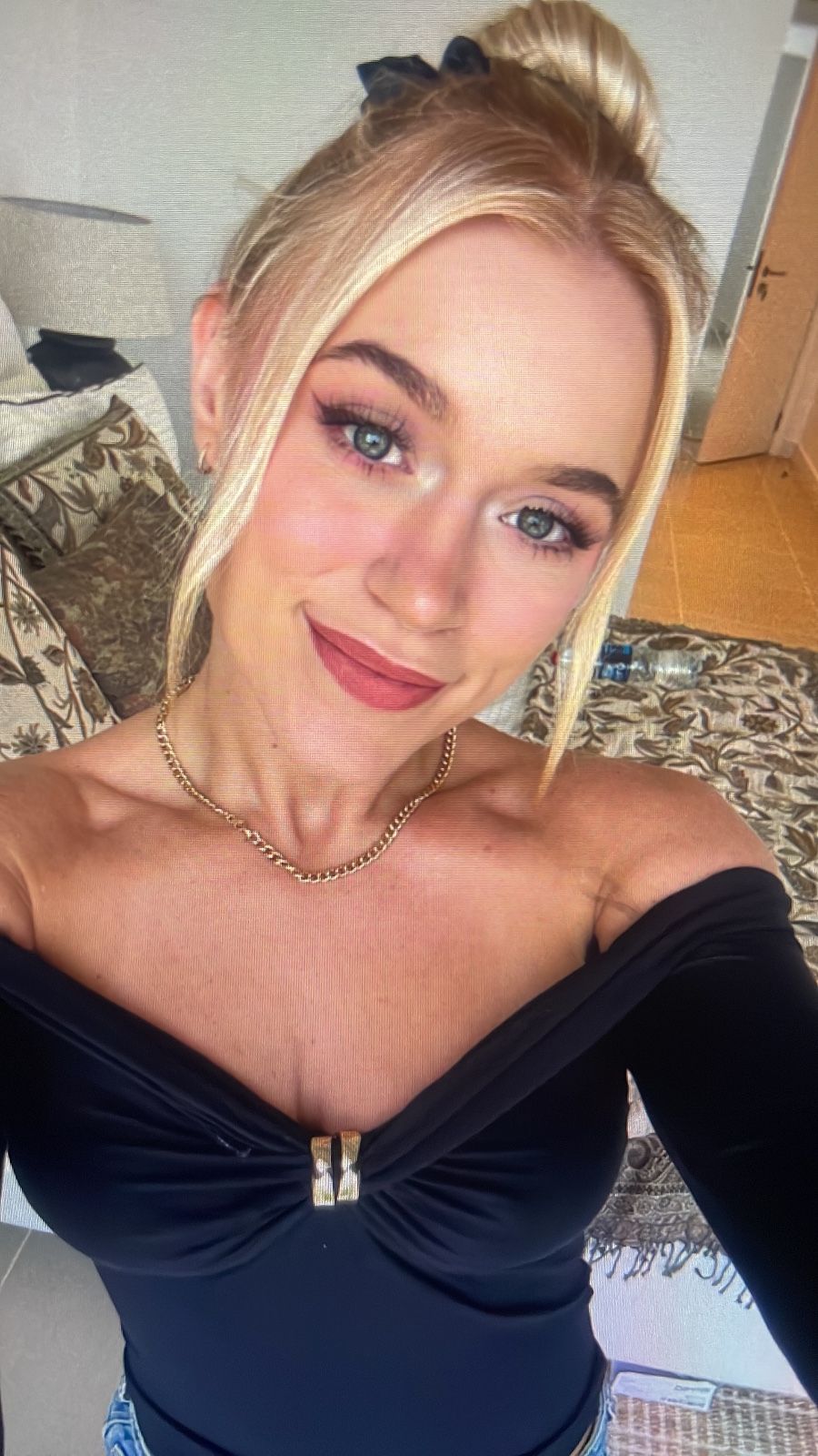 ELEVATE YOUR WELLBEING WITH SENSUAL BODYRUBS WITH HAPPY ENDS & FULL ESCORT SERVICES