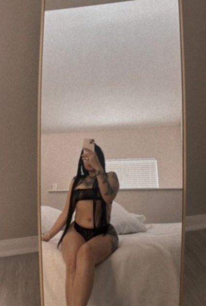 Latin big ass and big tits baby text me or call me