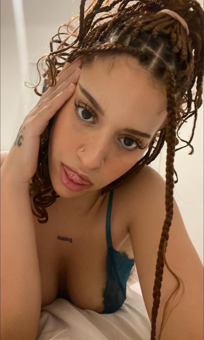 Available for hookup🍆🍑