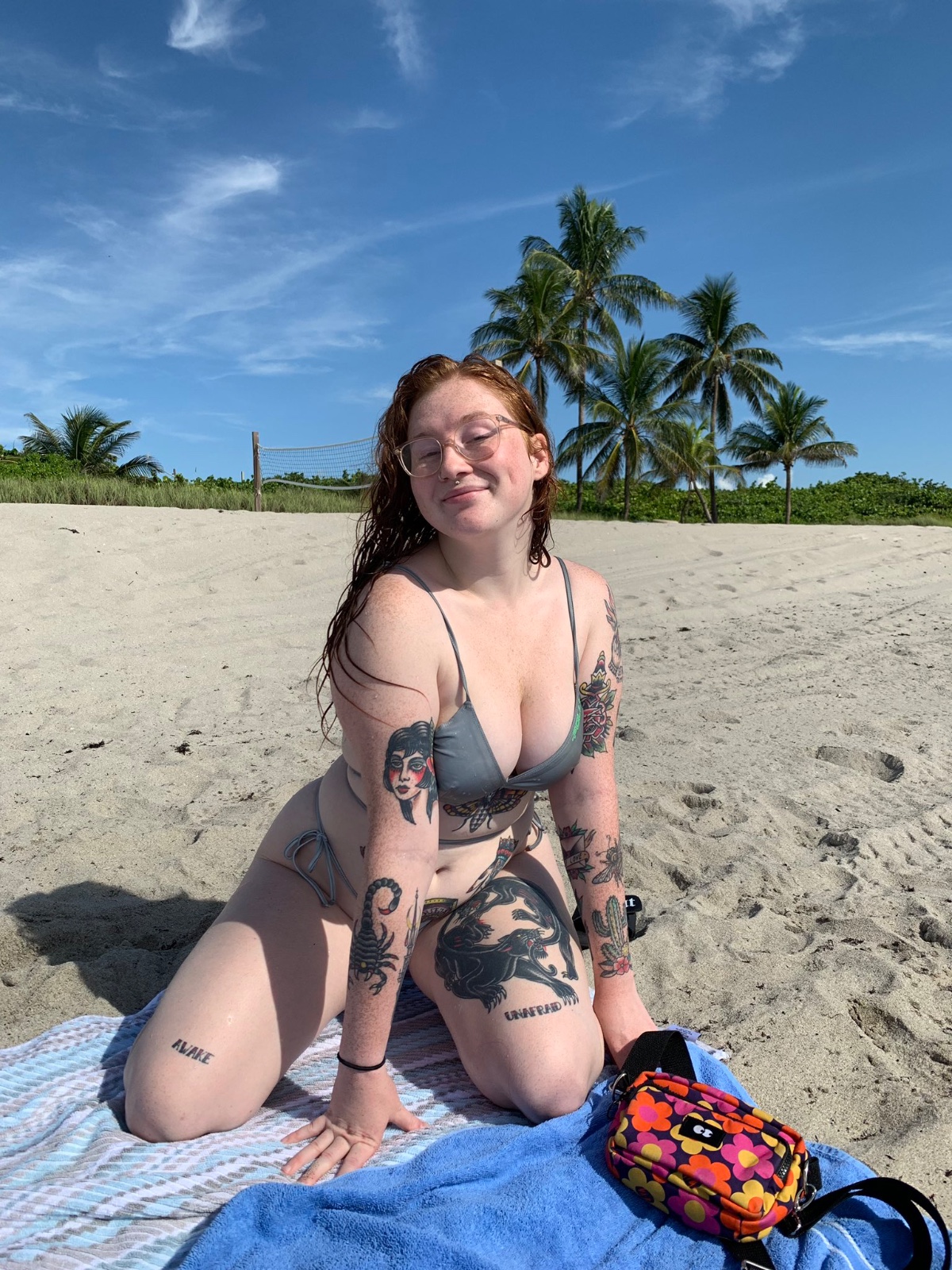 I offer full fun with no restrictions.. sex with respect and some funny jokes