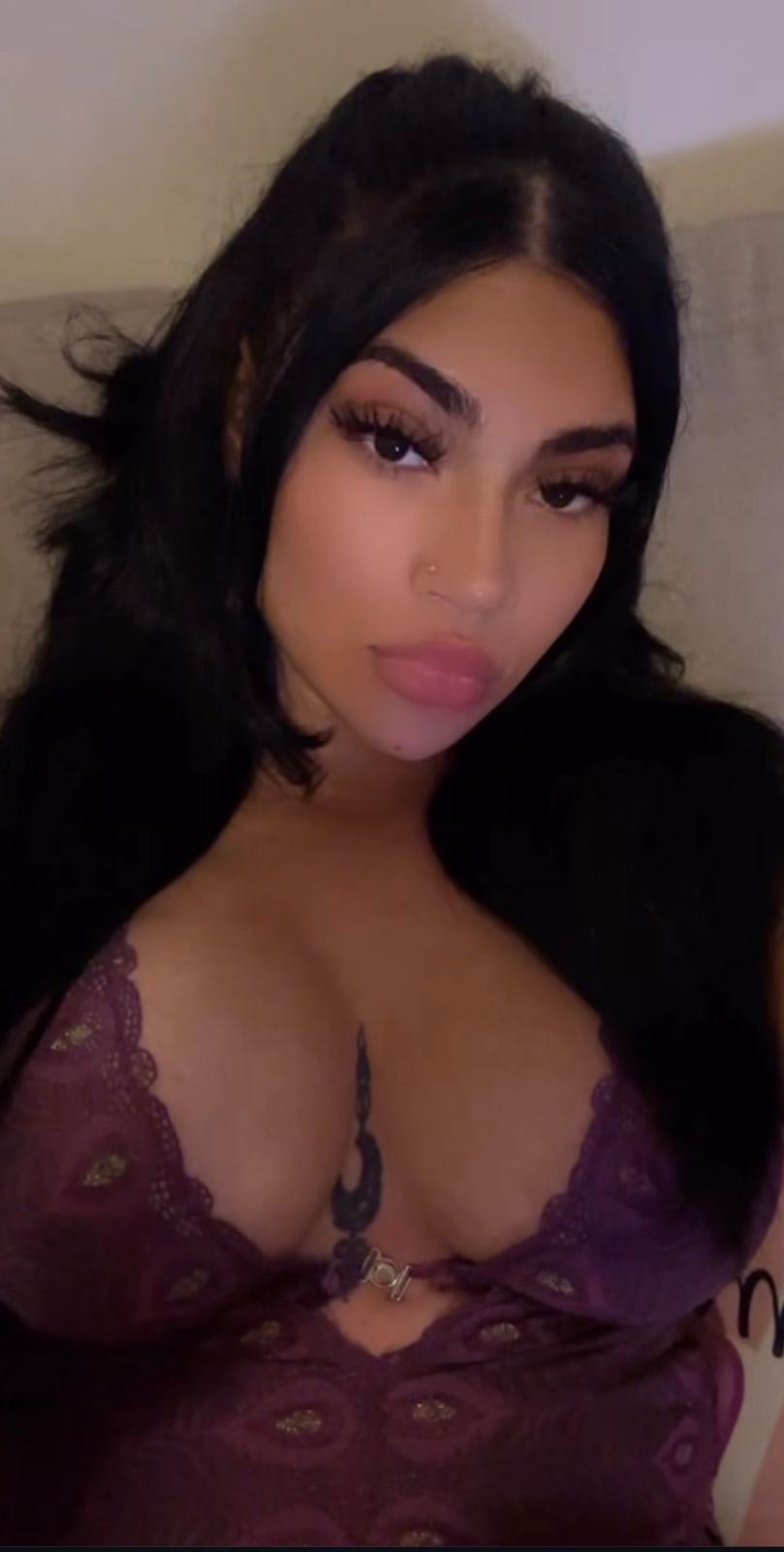 Hi , what up with you?I’m in town for the d weekend,Hmu for fun-mellyy_rb24