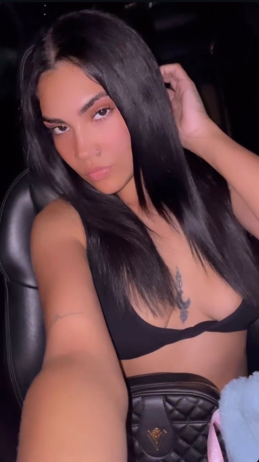 Hi , what up with you?I’m in town for the d weekend,Hmu for fun-mellyy_rb24