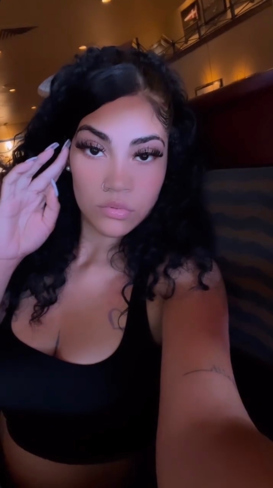 I Wanna fulfill your widest sexual fantasies,I’ll satisfy you with my full service-Snap-mellyy_rb24