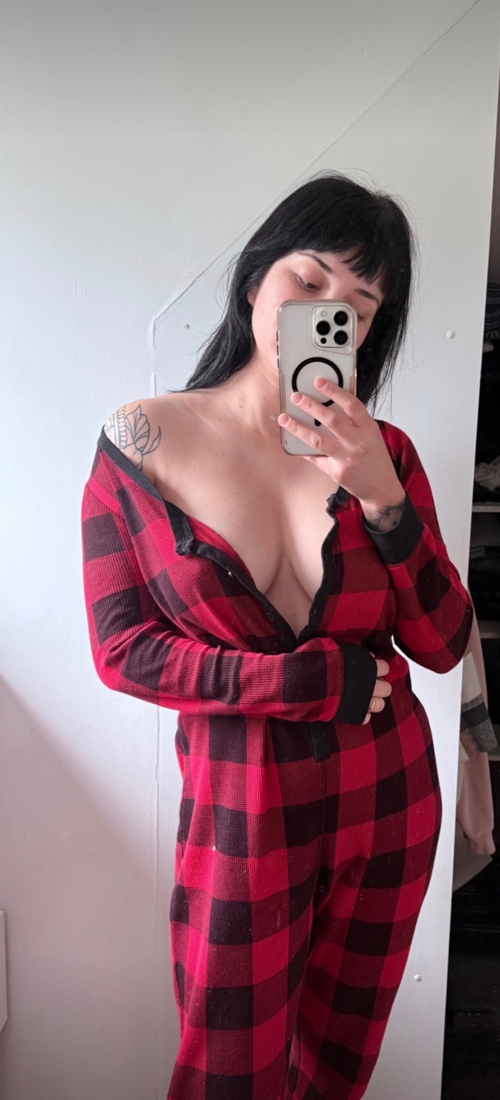 Available for hookup only serious nice and calm men