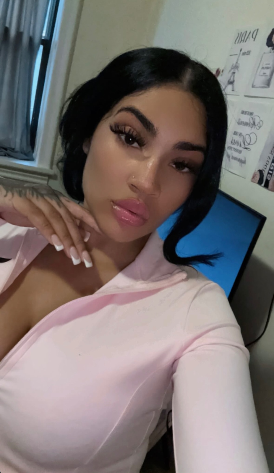 Hi , what up with you ? Hit me up if you’re down for fun , add me snapchat-mellyy_rb24 HMU