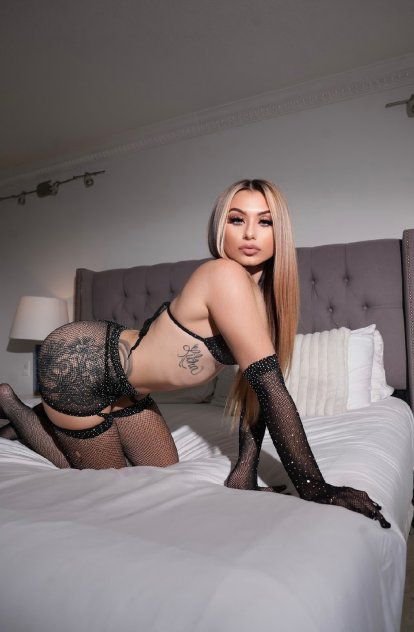 Beautiful and hot chia available to fulfill all your fantasies