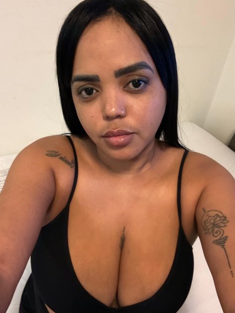 Soy una mujer que disfruta de las conversaciones intensas y los moment