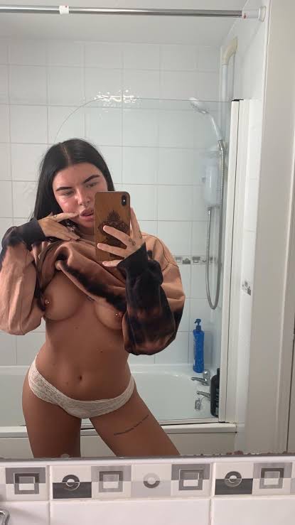 Just your typical white girl who’s here too satisfy you sexually 💦🍆🍑💦💦