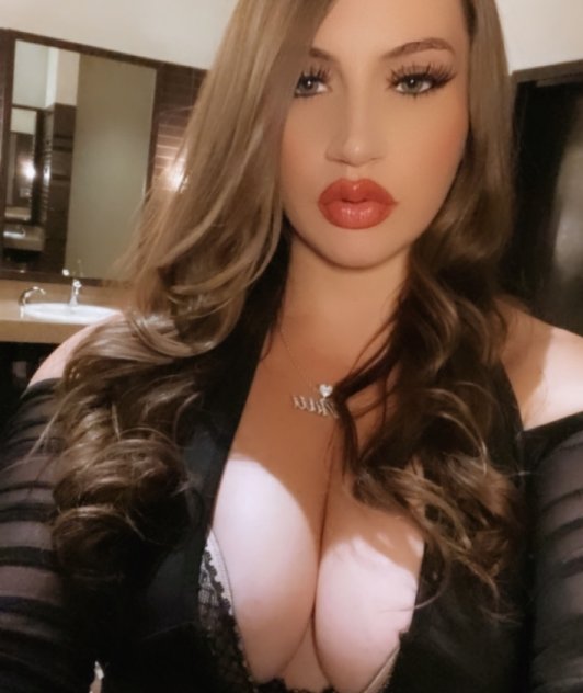 All Natural Curvy Playmate