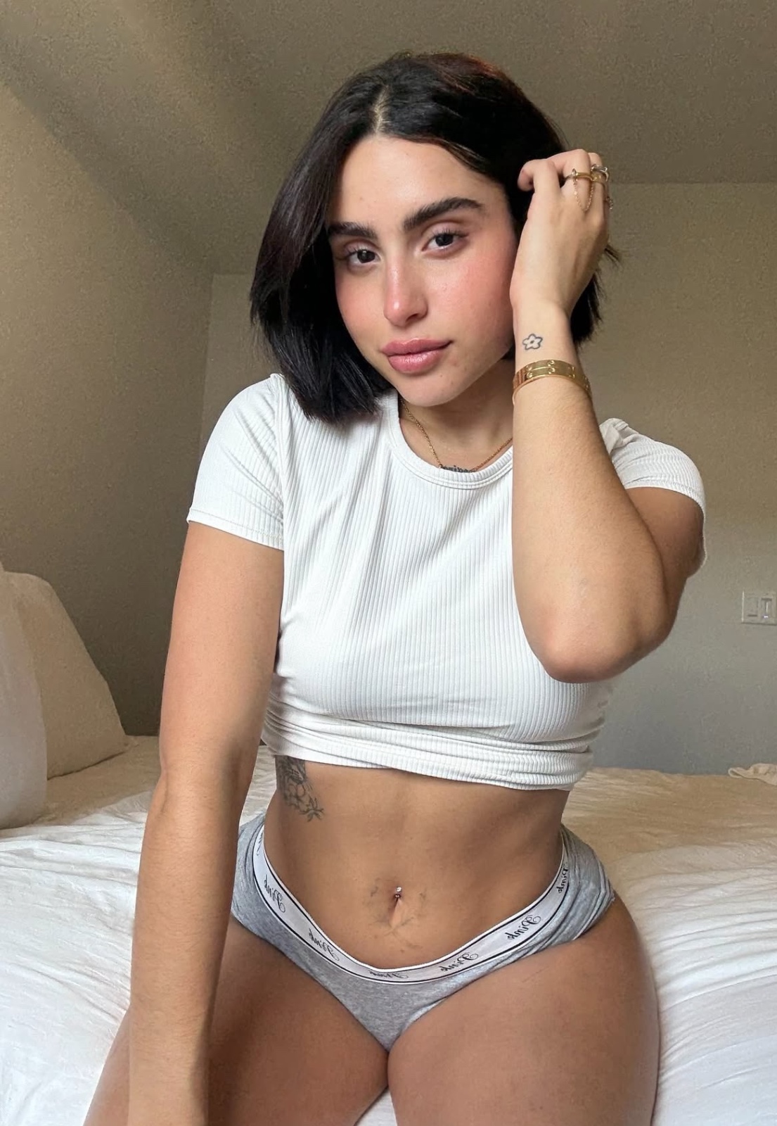 JUICY & SUBMISSIVE 😍🍑👅👅