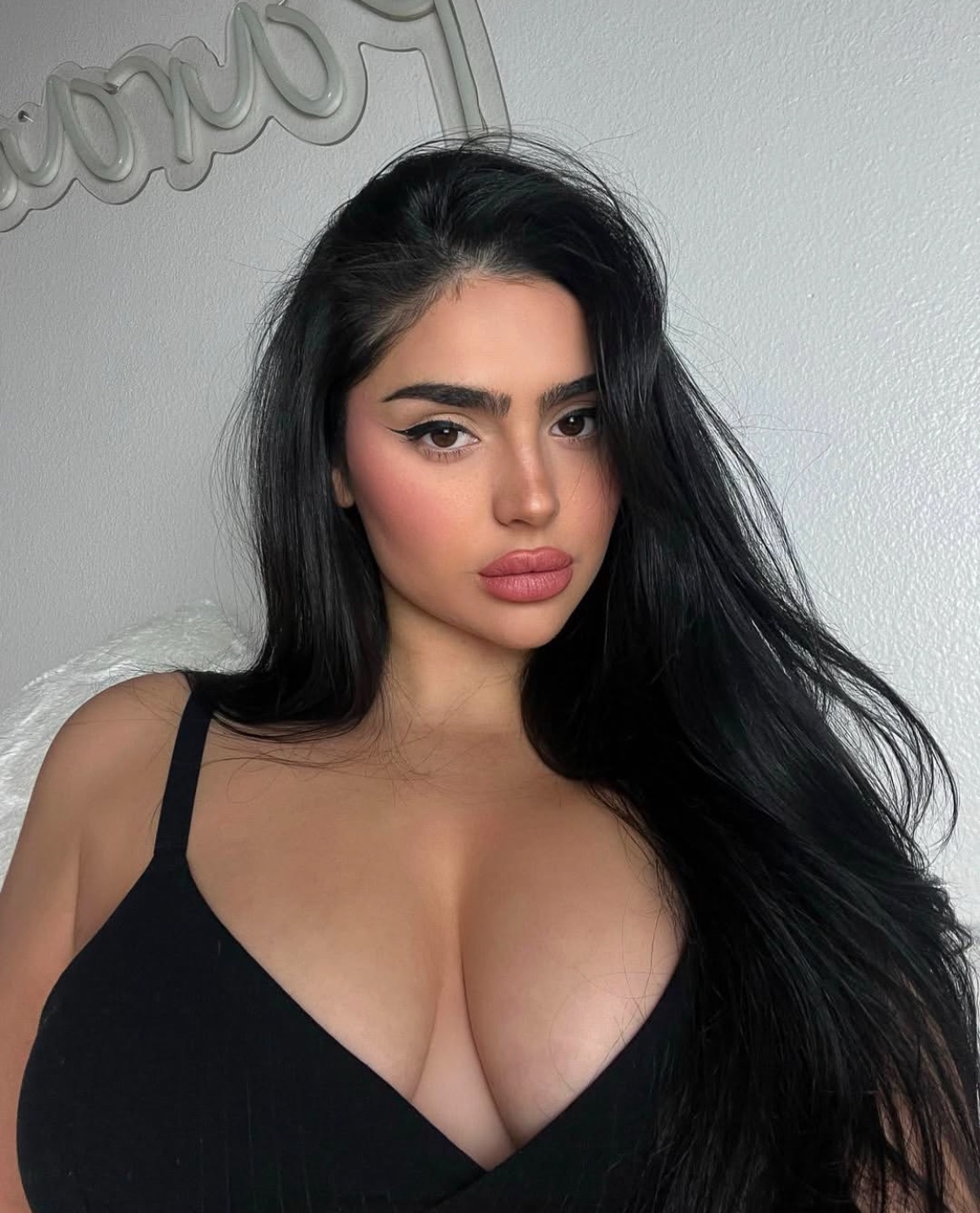 STRICTLY DISCREET HOOKUP / GIRLFRIEND EXPERIENCE FOR MATURE ADULTS/COUPLES