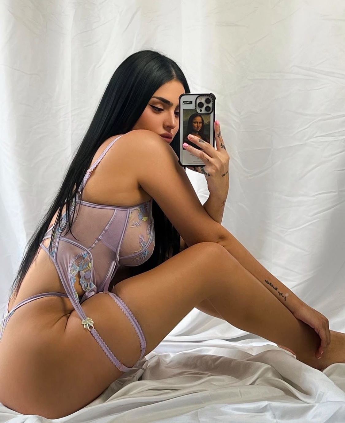 STRICTLY DISCREET HOOKUP / GIRLFRIEND EXPERIENCE FOR MATURE ADULTS/COUPLES