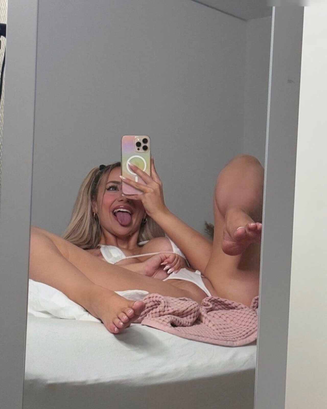 ELEVATE YOUR WELLBEING WITH SENSUAL BODYRUBS WITH HAPPY ENDS & FULL ESCORT SERVICES