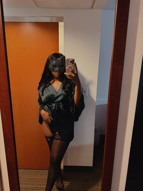 ✨Visiting ✨A warm, engaging companion for elevated moments.