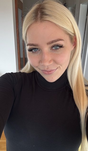 Lovely hands, making men relax and feel amazing