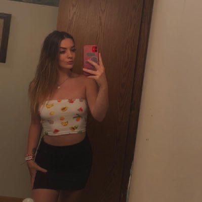 I'm HORNY and AVAILABLE for fun 😩💦👅🍆 INCALL & OUTCALL (262) 385-2964