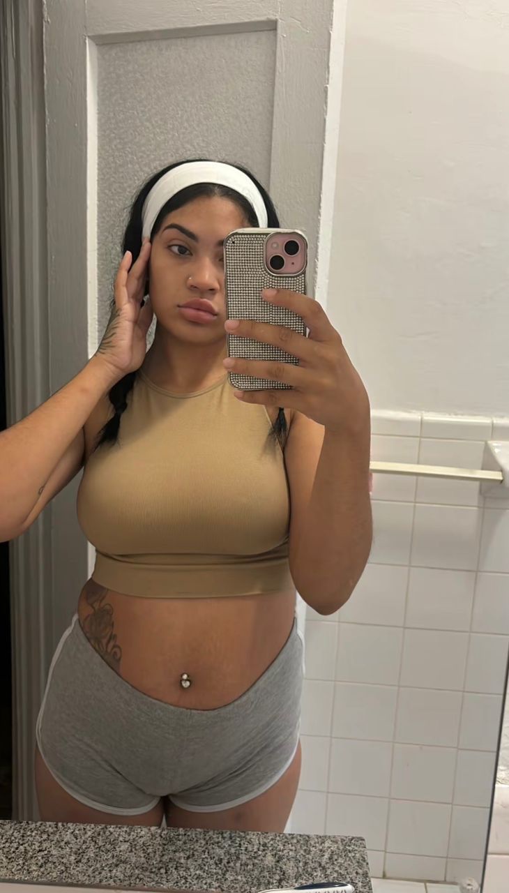 I Wanna fulfill your widest sexual fantasies,I’ll satisfy you with my full service-Snap-mellyy_rb24